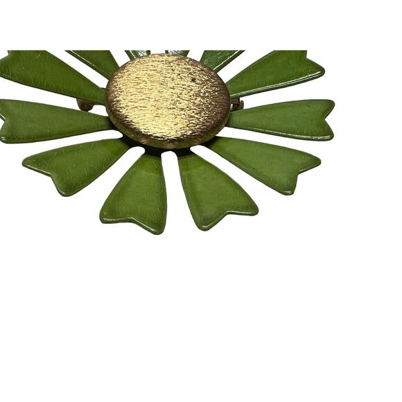 Vintage 1960s Green Enamel Gold Center Daisy Flower Power Brooch - Picture 4 of 5